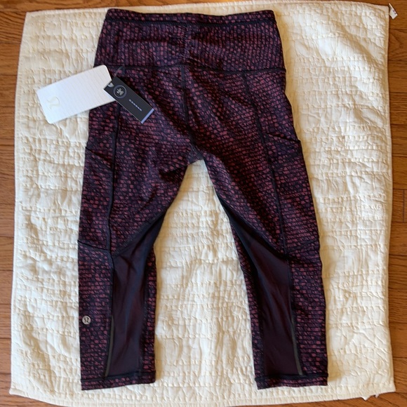 NWT Lululemon Outrun Crop - Picture 13 of 16